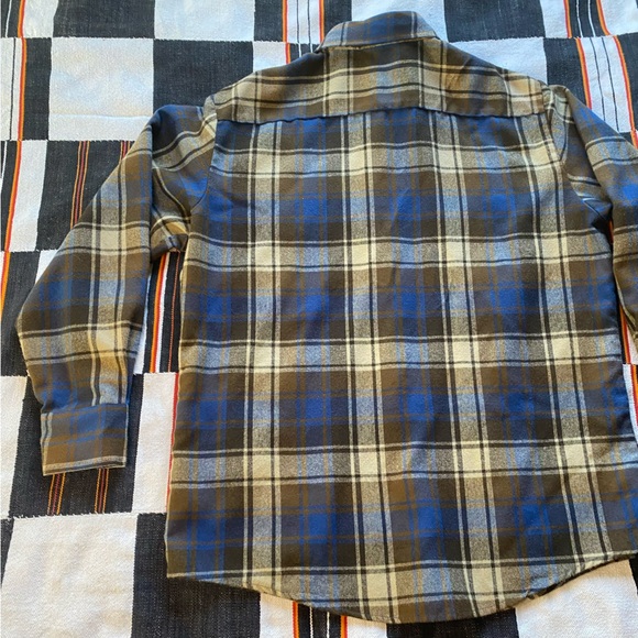 Vintage Northwest Territory Flannel Plaid Button up shirt. Size Large. Acrylic. - Picture 13 of 15